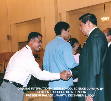 Mr Dewo meets  the President of Republic of Indonesia in a opening ceremony of an International event in Jakarta. JAVASOLTOUR the Reliable Indonesia Tour Operator